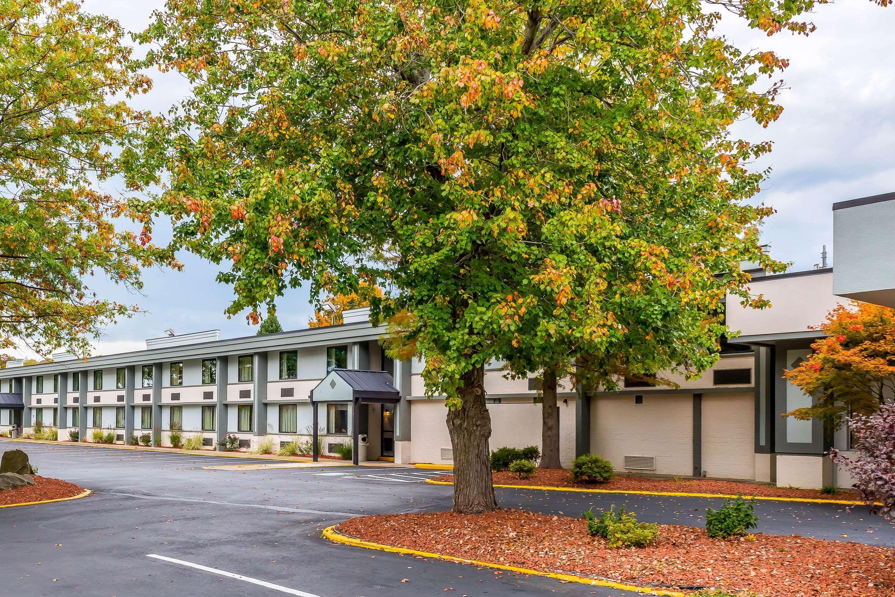 Clarion Inn Belle Vernon Exterior photo